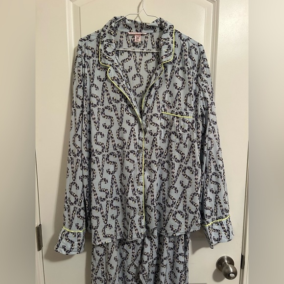 Victoria’s secret Pajamas set in Blue and Yellow - Picture 3 of 7